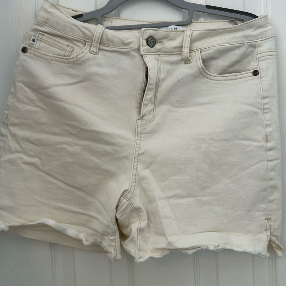 Judy blue cream shorts size large